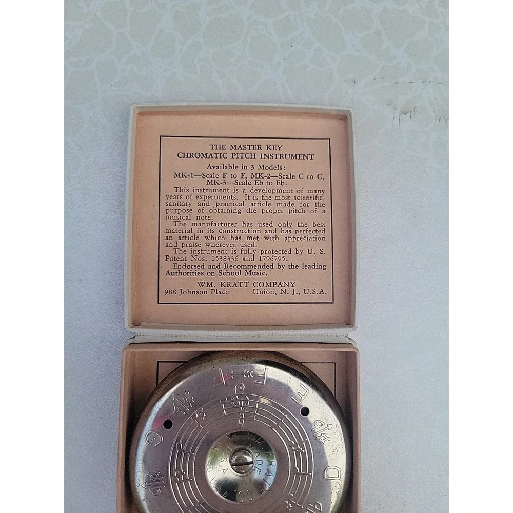 VTG The Master Key Chromatic Pitch Pipe Instrument Wm KRATT Co A-440 13 KEYS